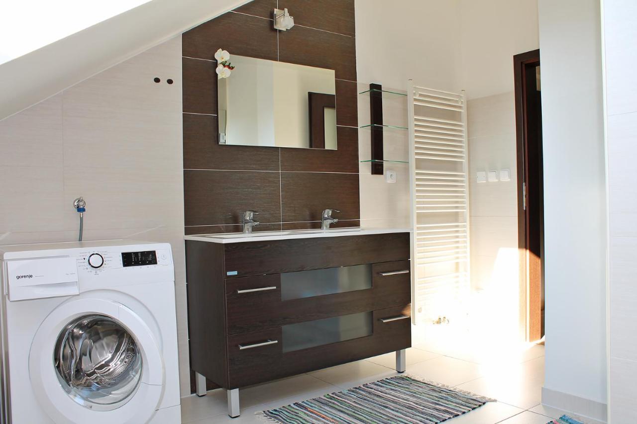 Apartamento Attic With Parking, Near The Center Of Cb - 110M2 Ceske Budejovice Exterior foto