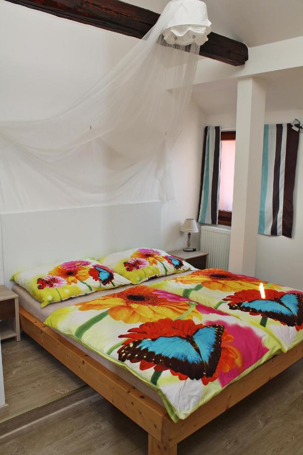 Apartamento Attic With Parking, Near The Center Of Cb - 110M2 Ceske Budejovice Exterior foto